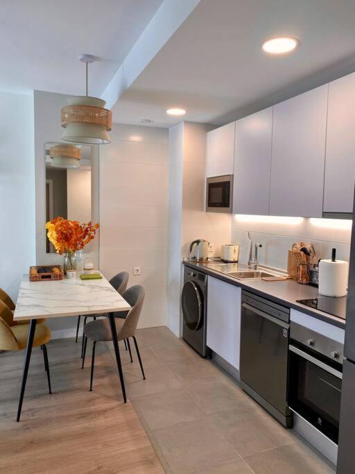 Nuevo Moderno Apartamento De Lujo Seville Exterior photo